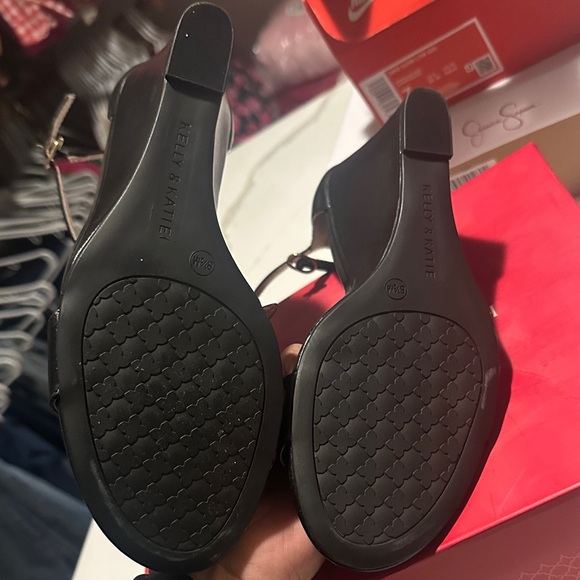 Kelly & Katie Black Wedge Sandals - Picture 6 of 7